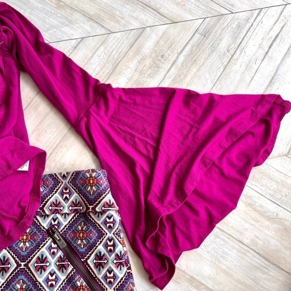 NWT FREE PROPLE FUCHSIA  PINK BELL SLEEVED TOP | SIZE SMALL​​ - Picture 7 of 7